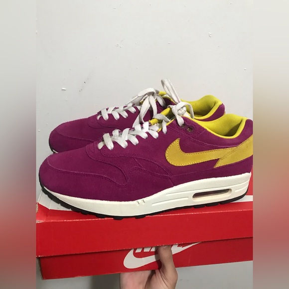 Nike Air max 1 premium color code 500. Size 8.5. They are in great condition. - Picture 6 of 6